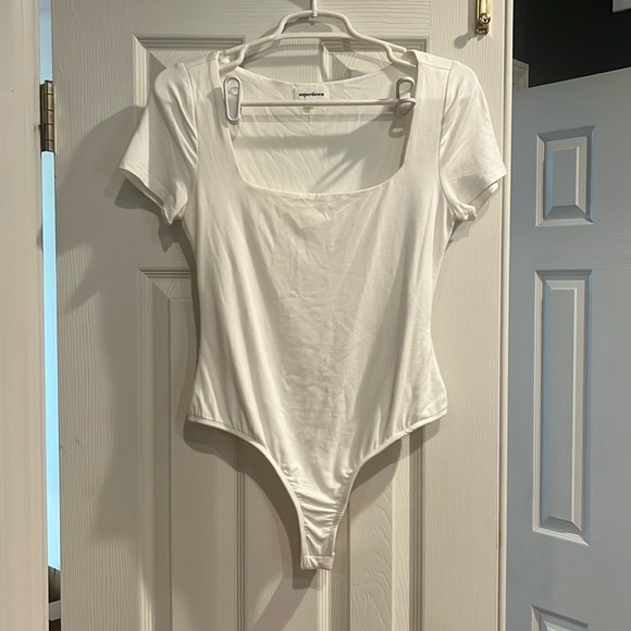 Superdown Al square neck short sleeve bodysuit - Picture 6 of 11